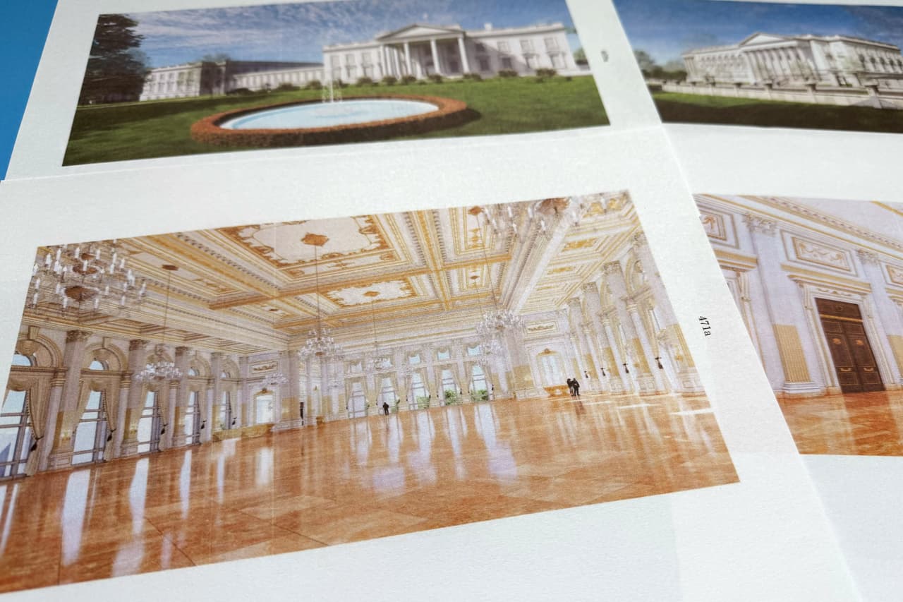 El viernes 14 de agosto de 2026 se tomaron fotografías de las representaciones artísticas relacionadas con la construcción del Salón de Baile de la Casa Blanca, incluidas en un documento presentado por la administración Trump ante la Corte Suprema de los Estados Unidos.