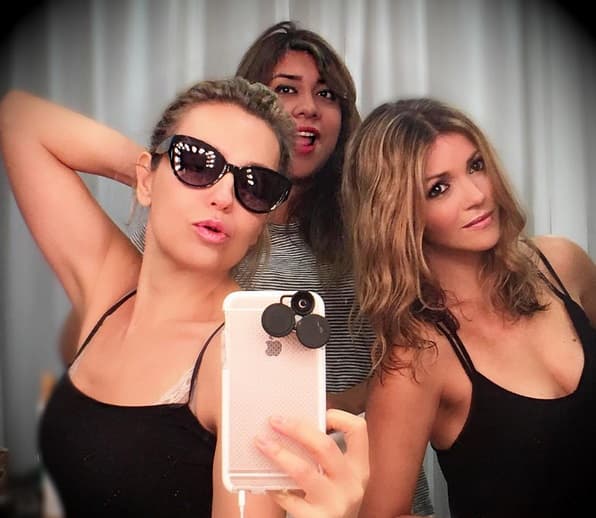 Y claro, una vez más nois muestra que una de sus debilidades es tomarse selfies.