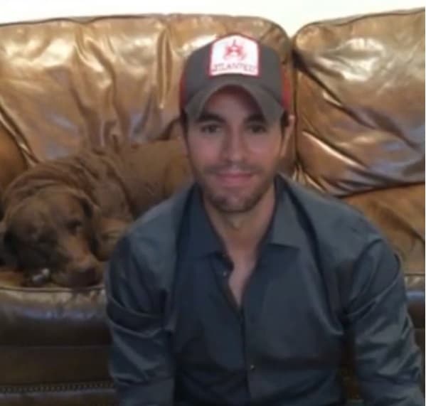 El ídolo español también se tomó el tiempo para platicar y agradecer un rato a sus fans en un pequeño clip.