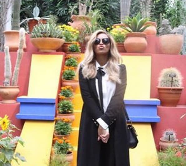 'Bey' posó en la réplica del jardín de Frida que se montó en el Bronx y ella no pudo resistirse a posar.