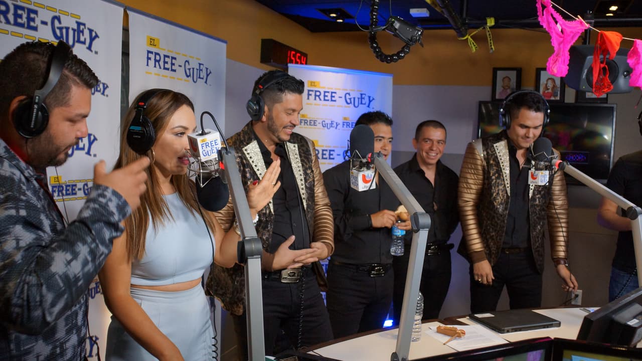 Banda Los Recoditos nos presentó en primicia su nuevo disco 'Los Gustos Que Me Doy' y armaron tremendo relajo con La Bronca, El Tambochi y El Compa Ivan.