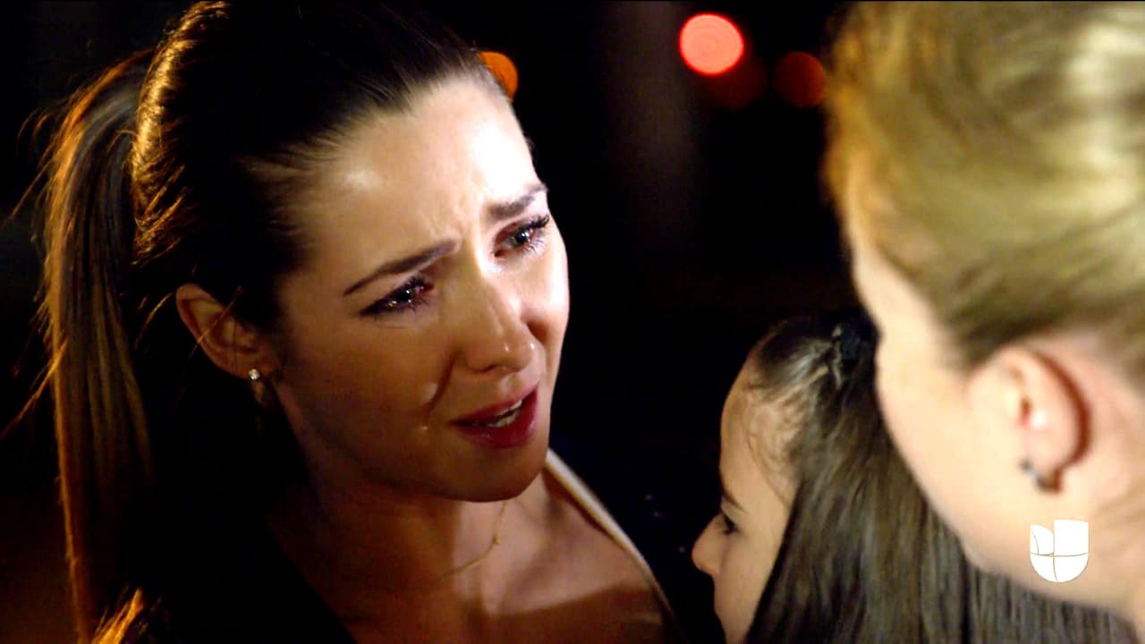 Tras su valerosa acción, su nombre ocupó las principales noticias. Al darse cuenta, el miedo la invadió, pues temía que en el hospital descubrieran que eran ilegales.