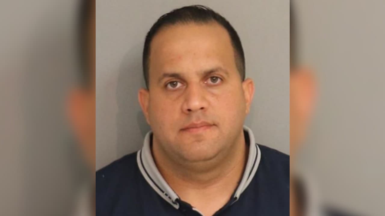 Arrestan a pastor que mostró sus genitales mientras se masturbaba en un Starbucks