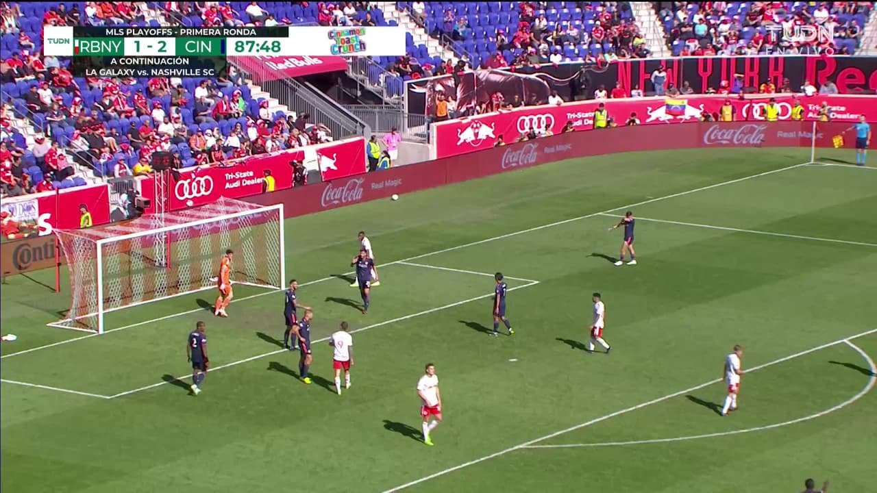 ¡TIRO ATAJADO! disparo por Aaron Long.