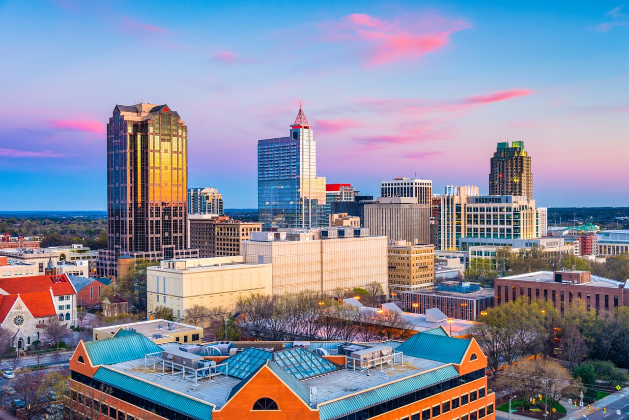 Raleigh-Durham, N.C., ocupa el quinto lugar de la lista. La ciudad ha diversificado su oferta laboral en diversas industrias.