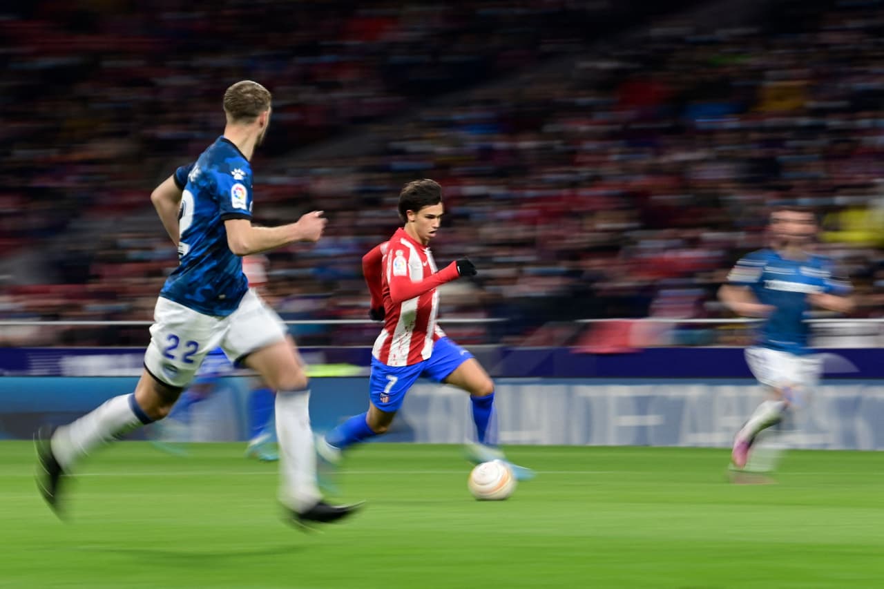 El Atlético de Madrid goleó al Alavés con sendos dobletes de Joao Félix y Luis Suárez.