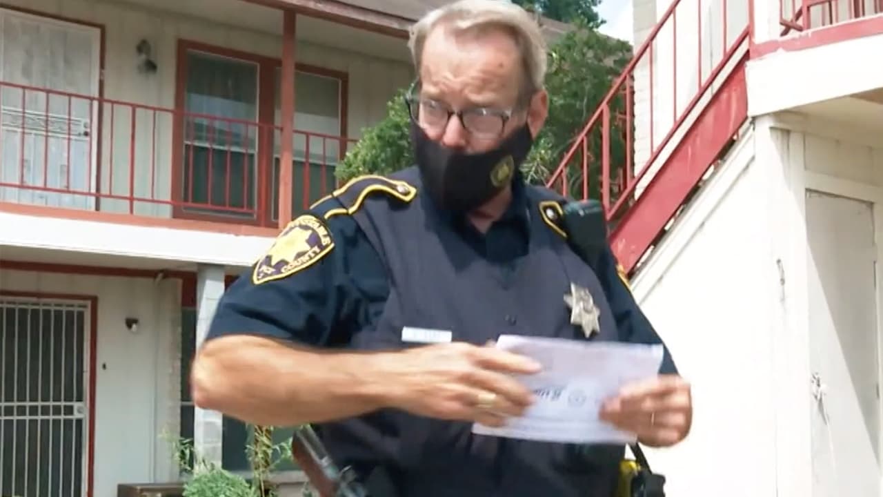 También tendrán que presentarse ante un juez cuando le den la fecha de corte.