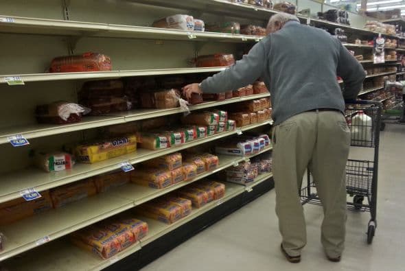 A causa de la tormenta, los estantes de los supermercados se vaciaron a comienzos de la semana.