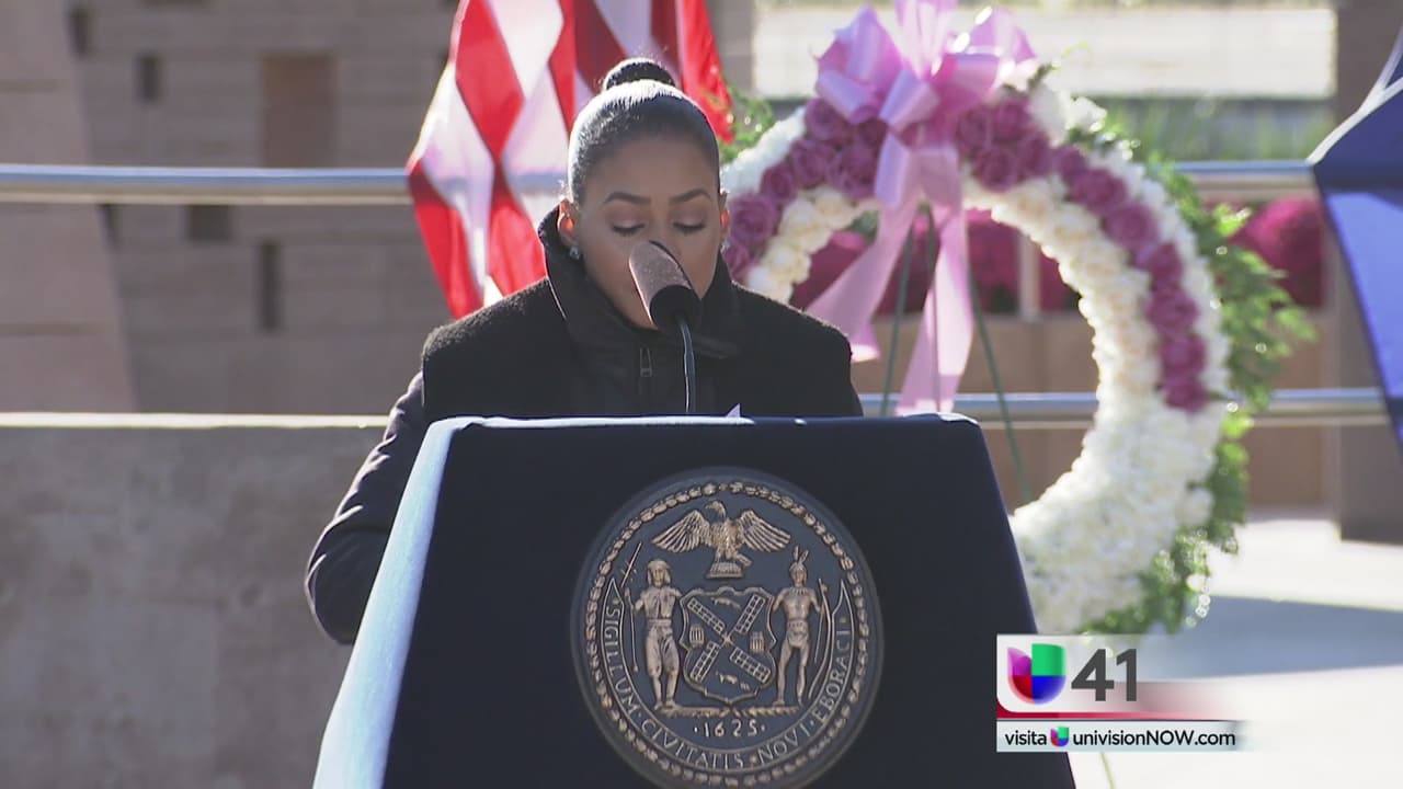 Un dolor que se calma, pero no se cura: recuerdan a las víctimas del vuelo 587 en Queens