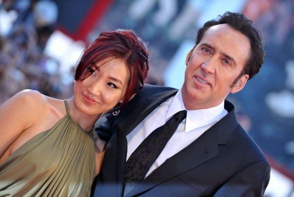 La esposa de Nicolas Cage, Alice Kim, no se puso a pensar en los 20 años de diferencia que le lleva el actor, eso fue amor a primera vista.