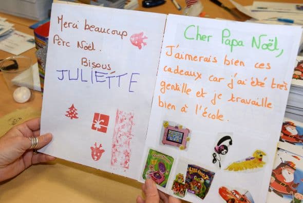 Ahora ¿cómo es que este San Nicolás, alto pero delgado, se convirtió en el gordito risueño y generoso que todos los niños aman? La realidad es que Papá Noel es una fusión de miles de leyendas en las que se presentan los duendecillos, los regalos que aparecen por arte de magia, siempre en esta temporada, para alegrar a los niños.