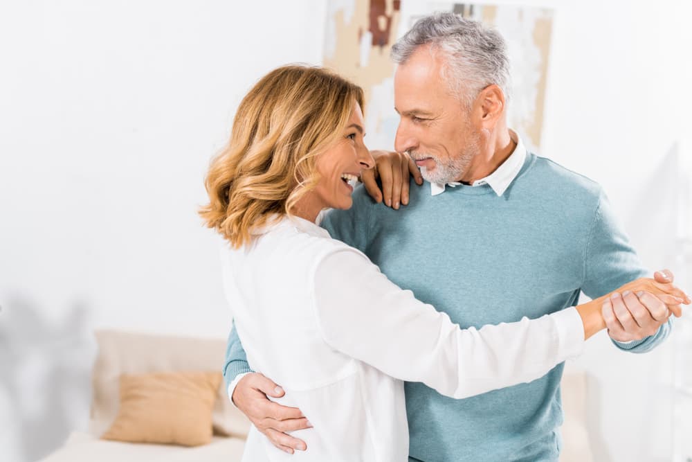 ¡Baila! ¿Hace cuánto no te das un gusto contigo mismo o con tu pareja? Nada como una terapia de baile de unos cinco, diez, 30 minutos... Unos pasos románticos o incluso anímate a algo más movido, como una salsa, merengue, algo que mantenga tu cuerpo en movimiento y sobre todo, tu alma contenta.