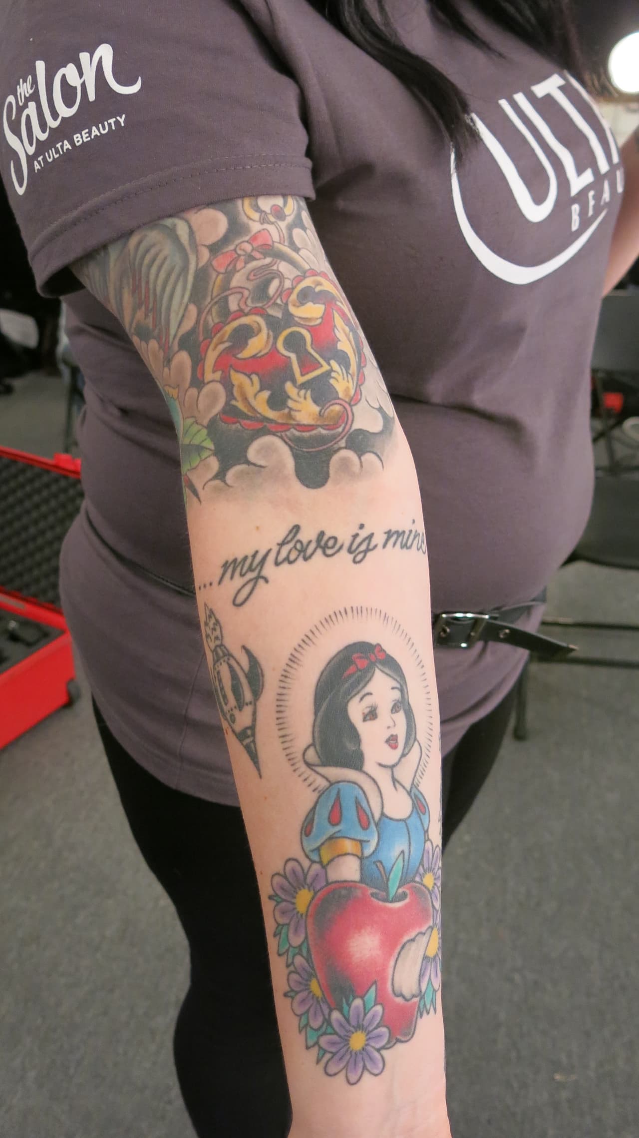 Los tatuajes grandes son sus favoritos.