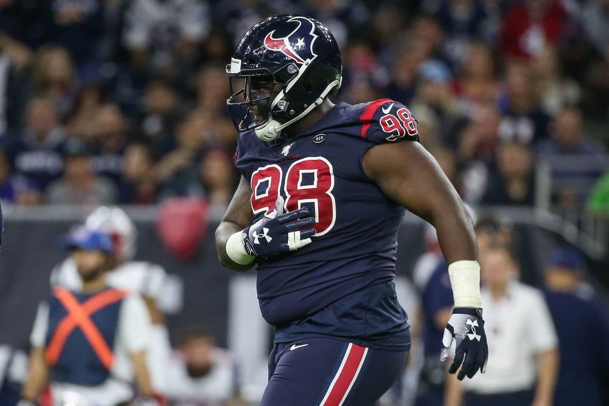 Celebridades del deporte y de Hollywood estuvieron presentes en el último adiós para George Floyd. Figuras como Channing Tatum, Jamie Foxx, Cal y Hannah McNair, Bill O'Brien, Jack Easterby, DC Anthony Weaver, OC Tim Kelly, JJ Watt, DJ Reader, entre otros entrenadores y jugadores atendieron esta tarde en Houston al funeral de George Floyd.
<br>