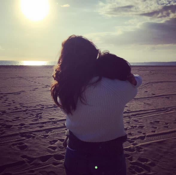 Y recordó esta foto con su nena Aitana en la playa.