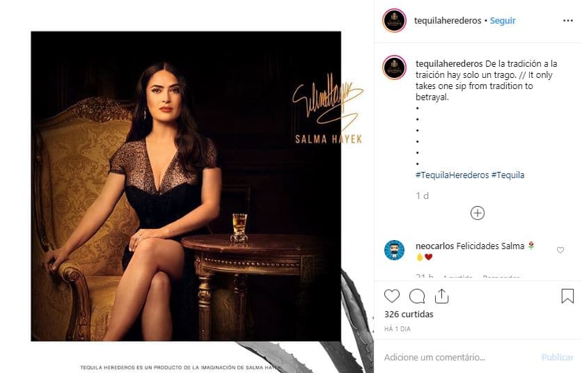 "De la tradición a la traición hay un solo trago", se lee al pie de esta imagen de Salma Hayek.