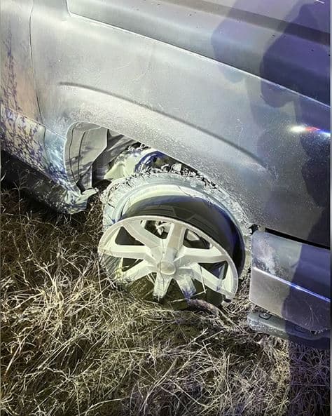 Así lo informó la 
<b>Oficina del Alguacil del Condado de Pinal</b> y explicó que los oficiales participaron en una persecución a alta velocidad después de que 
<b>un vehículo huyó de una parada de tráfico en la I-10</b>.