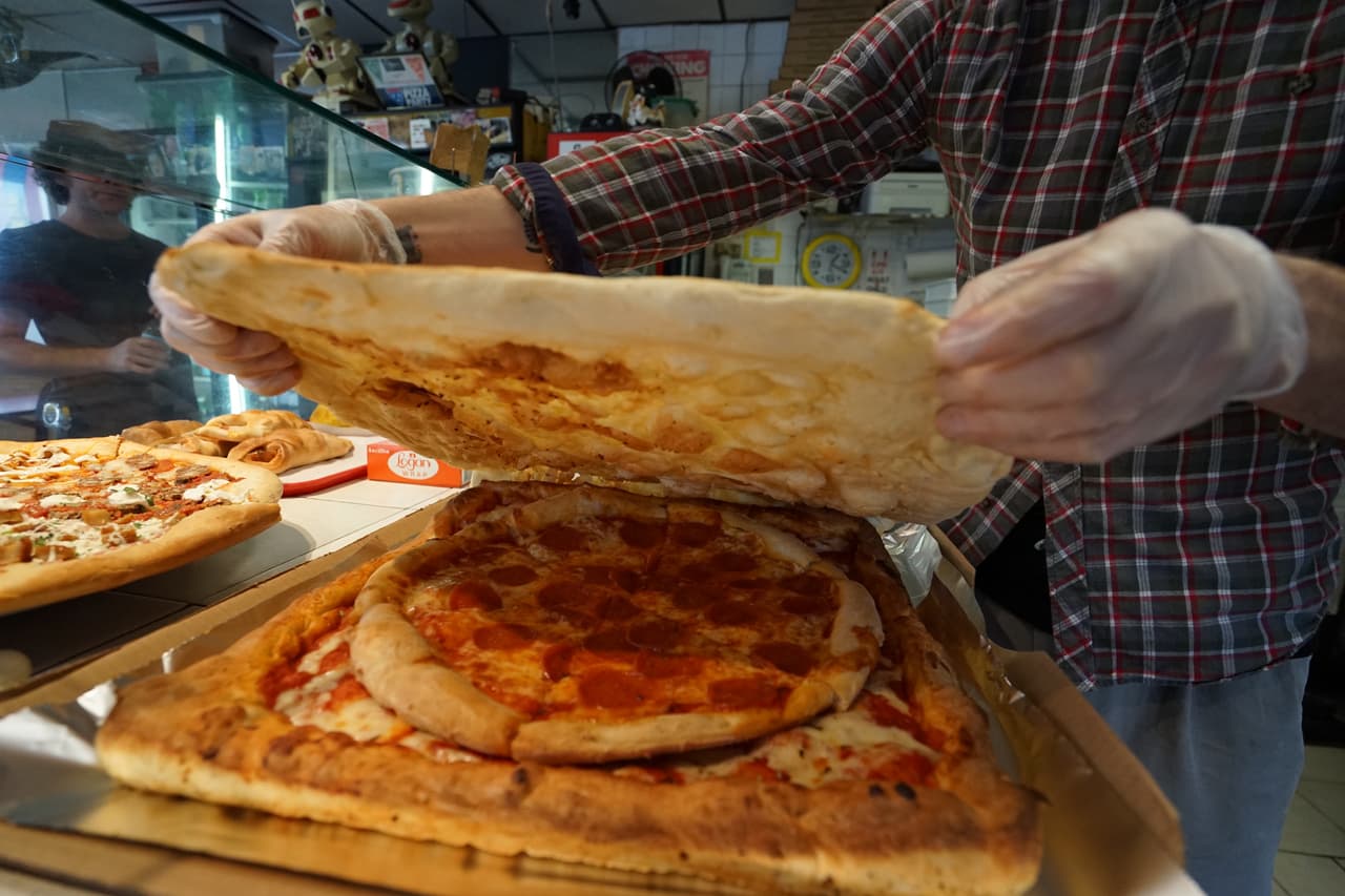 La PizzaBoxPizza fue creada por Sean Berthiaume, copropietario de Vinnie's Pizzeria,