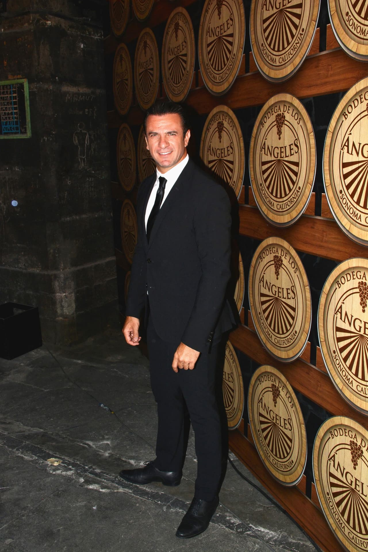 Esta pelea fue en contra de
<b> Alejandro Ávila</b>, con quien tenía una escena de acción. Al parecer 
<b>Sendel</b> llevó las cosas a otro nivel, le abrió la nariz a su compañero y le dejó una cicatriz en el rostro.