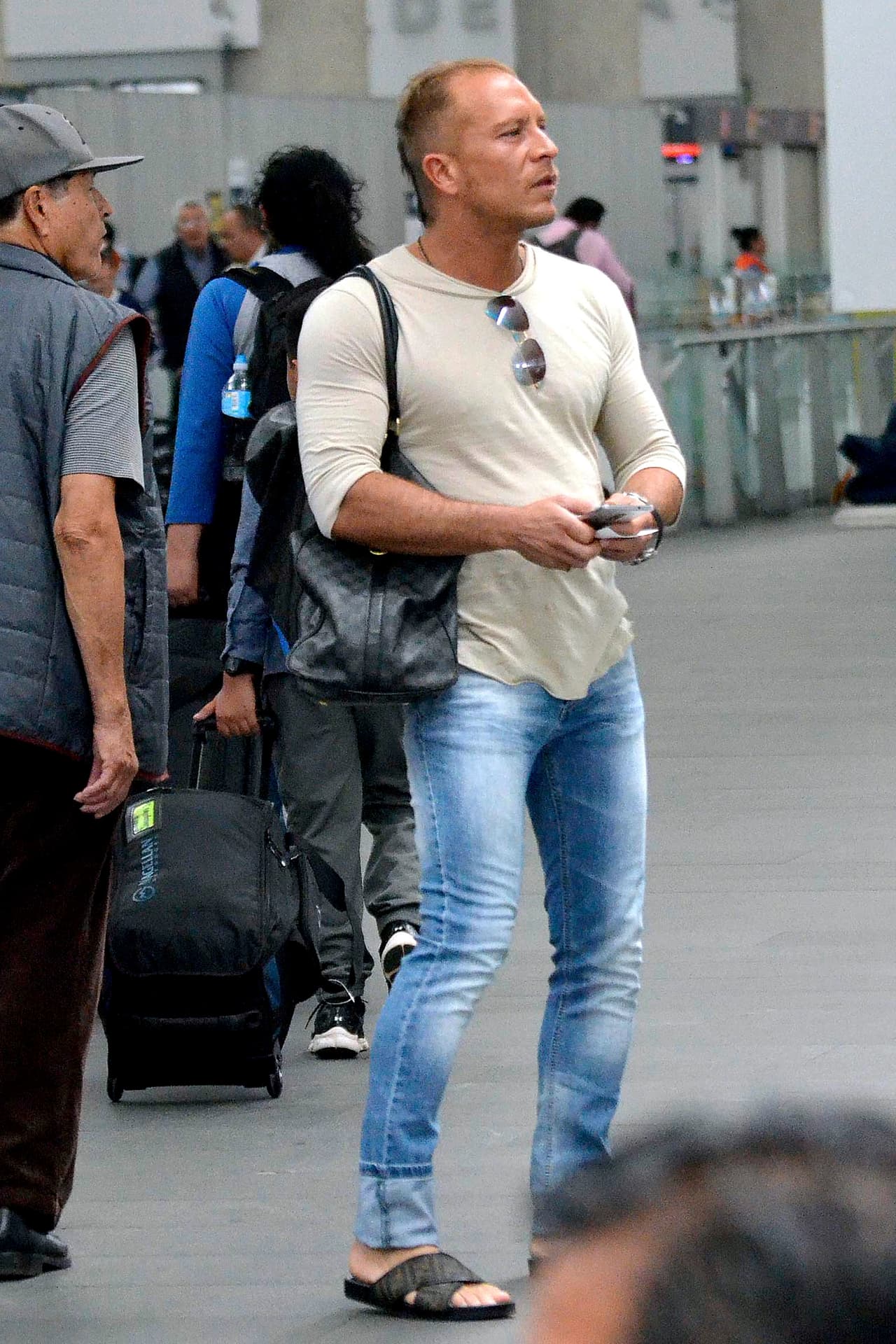 Estos famosos estaban por quedarse calvos pero de pronto lucieron nueva cabellera. Salvador Zerboni confesó en 2013 que se había sometido a un injerto de cabello, el cual había sido doloroso.