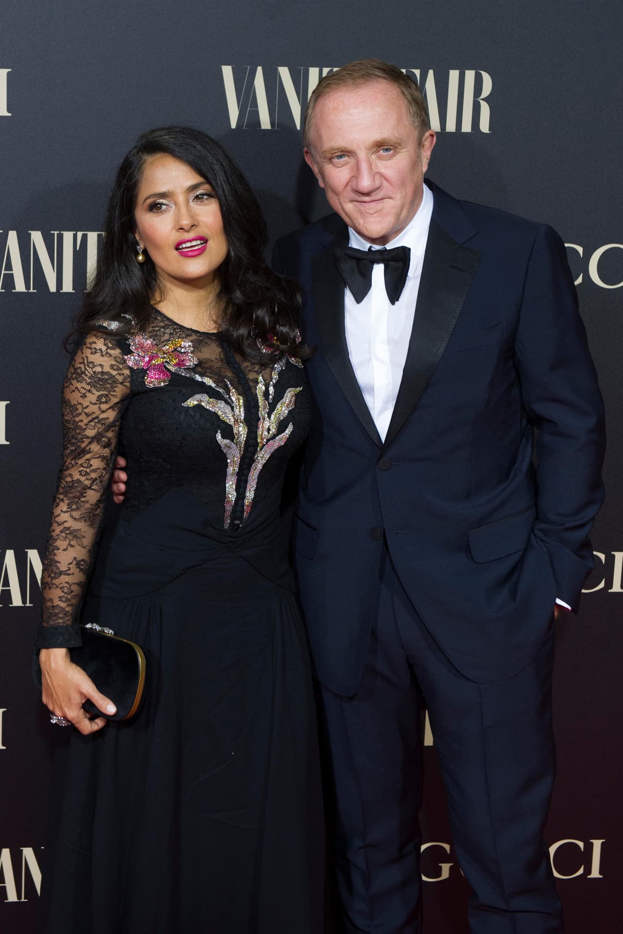 Si bien la actriz tenía su propia fortuna antes de casarse (ya era dueña de la productora cinematográfica, Ventana Rosa y tenía su propia línea de belleza), su esposo fue el responsable del drástico cambio a una vida llena de lujos y excentricidades.