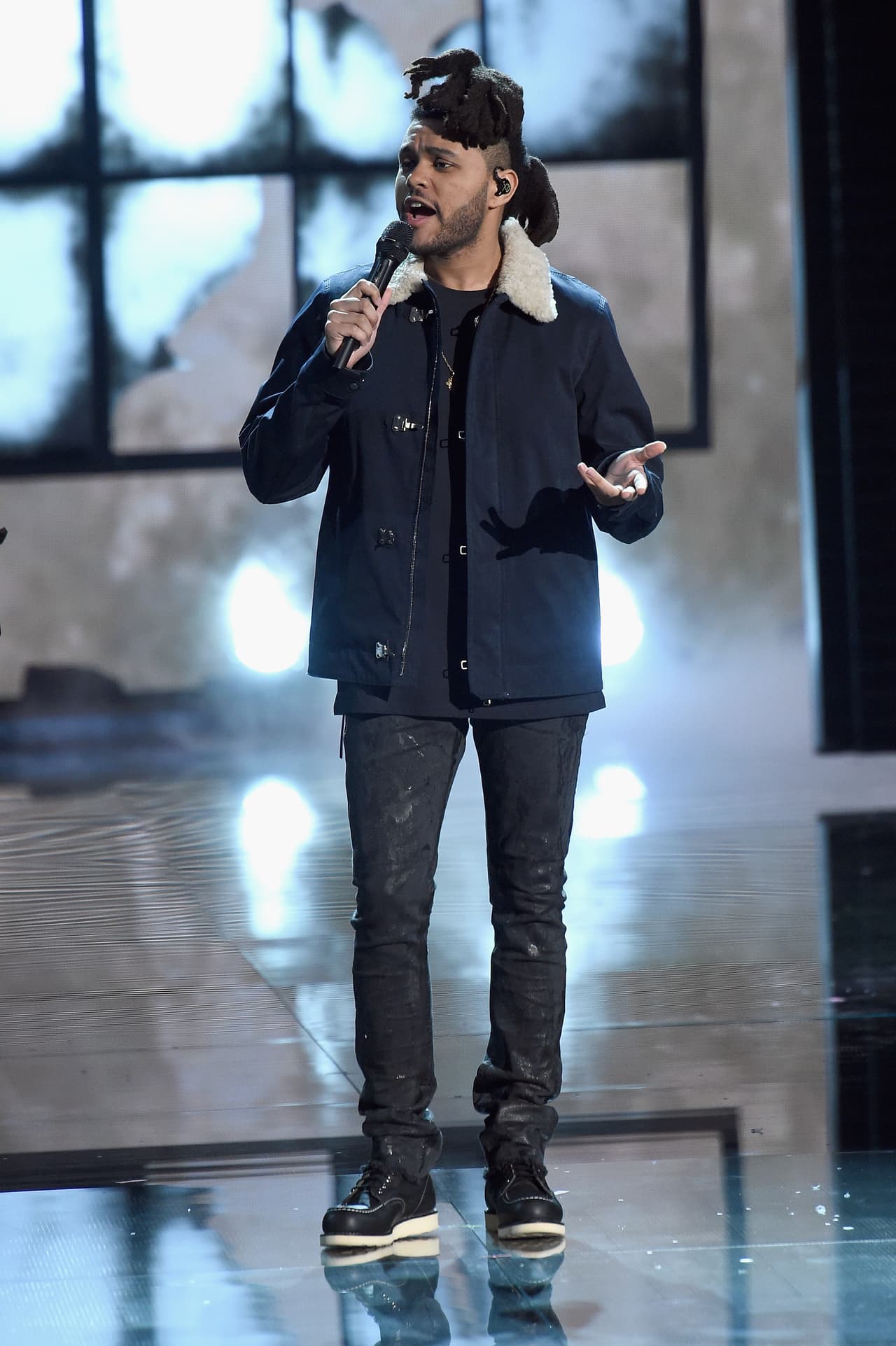 Éxitos como 'The Hills' o 'I Can't Feel My Face'. que son parte del chart de Billboard, fueron parte del soundtrack de la noche.