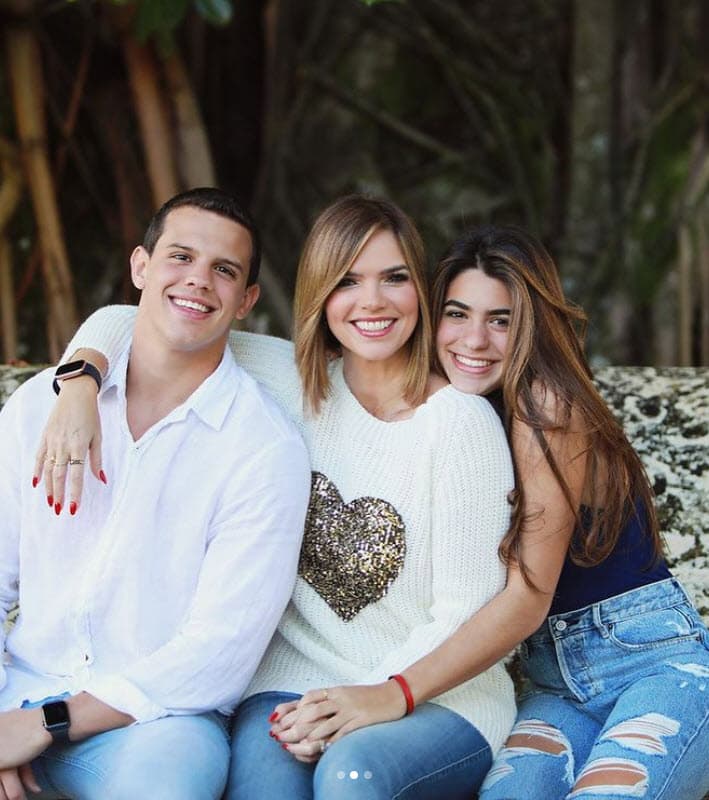 <b><a href="https://www.univision.com/shows/despierta-america/rashel-diaz-regresa-univision-despierta-america-celebra-25-anos-de-carrera">Rashel Díaz es madre de Juan Daniel y Daniela</a></b>, a quienes procreó durante sus matrimonios anteriores. Al primogénito lo tuvo con un doctor del que poco se sabe.
<br>