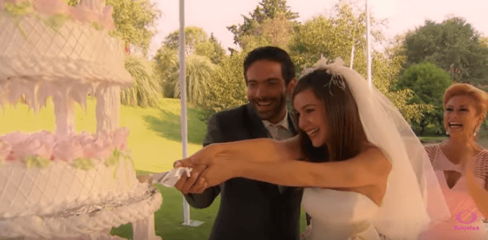 Osvaldo obtuvo su primer papel protagónico en la pantalla chica con el melodrama 'A que no me dejas', en la que compartió créditos con Camila Sodi.