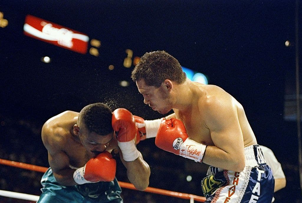 Durante la pelea de 12 episodios, Randall había conseguido conectar más golpes que el mexicano.