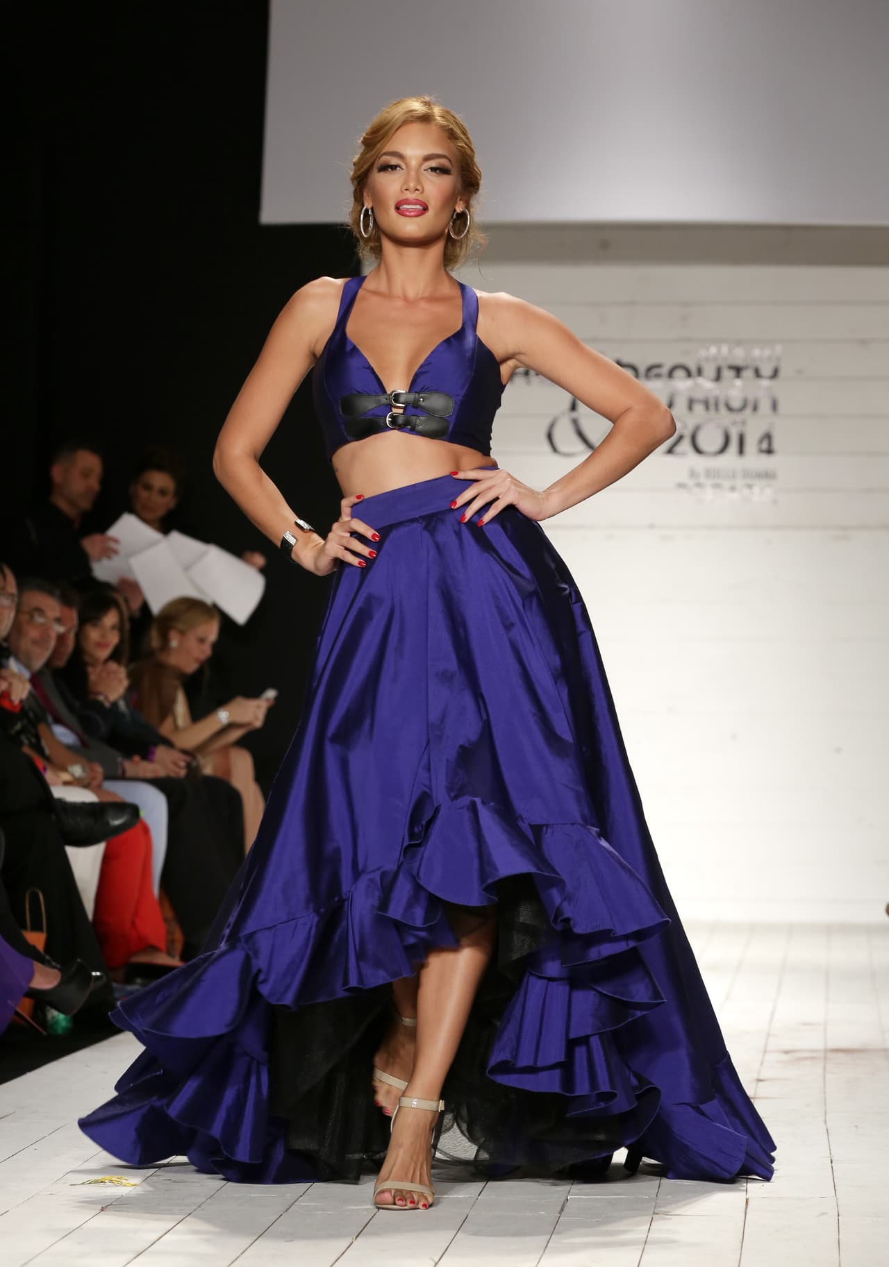 Y en cada desfile de moda también brilla como una estrella.