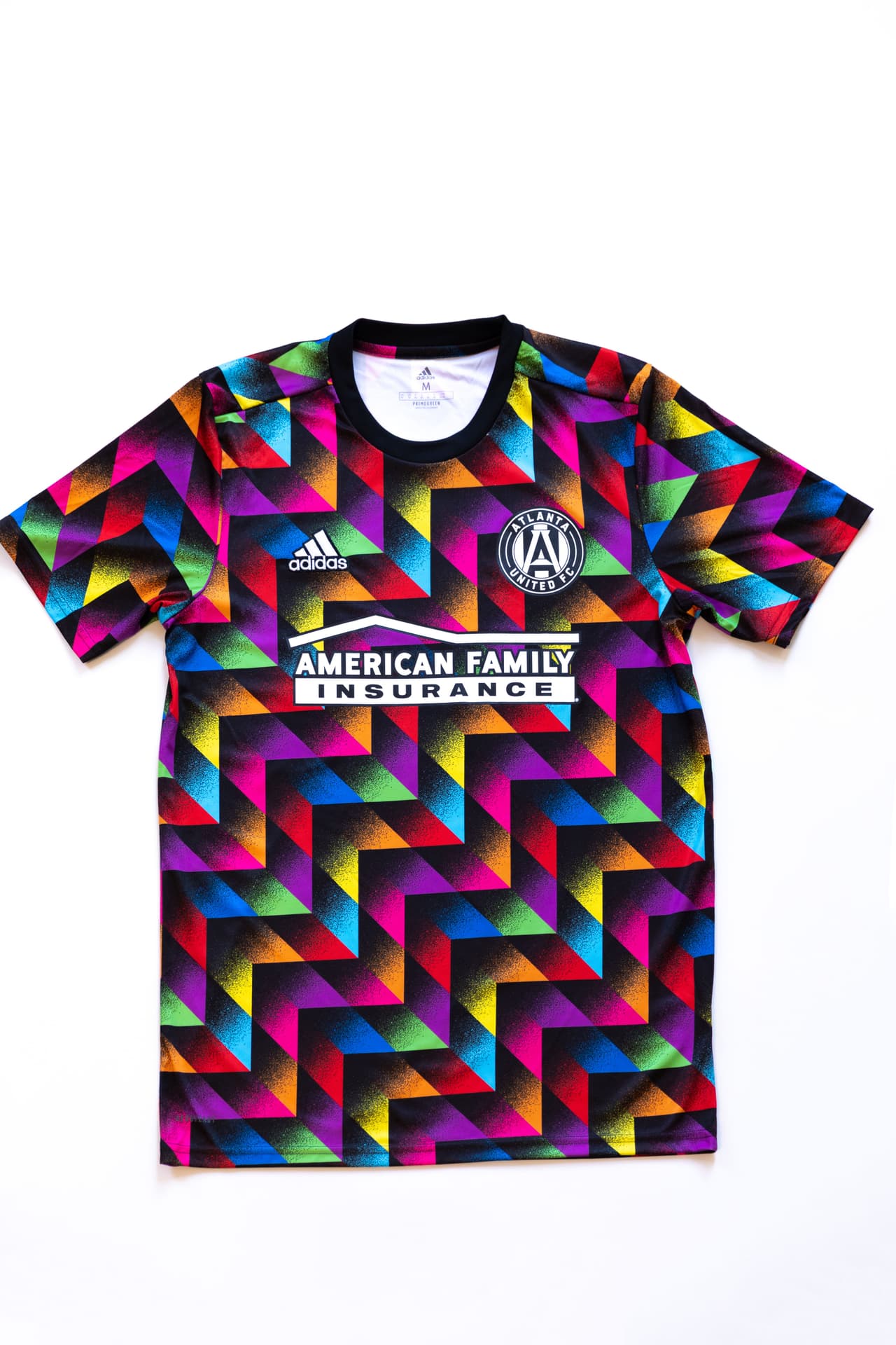 Durante este mes, los equipos de la liga usarán estos uniformes antes de cada partido oficial. Esta es la camiseta precompetitiva de Atlanta United FC.