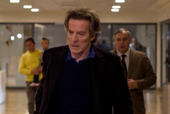 Esta imagen de su marido, Alfonso Díez, saliendo del hospital el día de ayer.