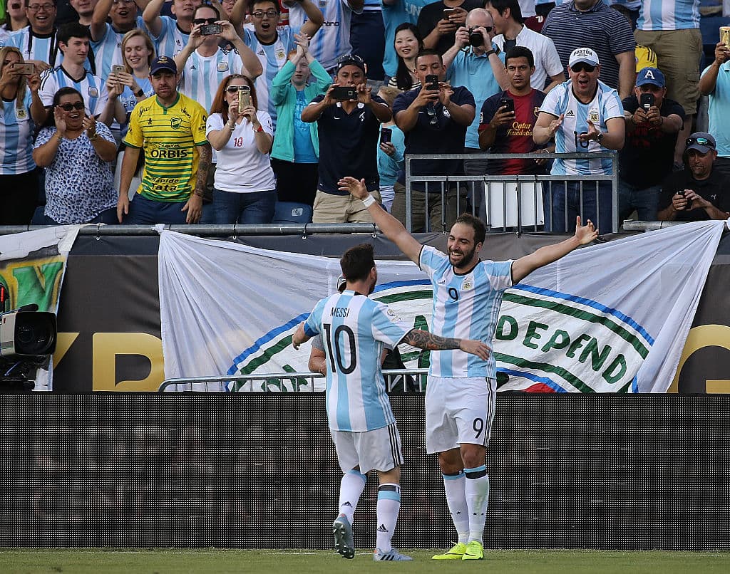 Gonzalo Higuain y Messi con la selección de Argentina. 'Pipita' también compartió cancha con Ronaldo en la Juventus.