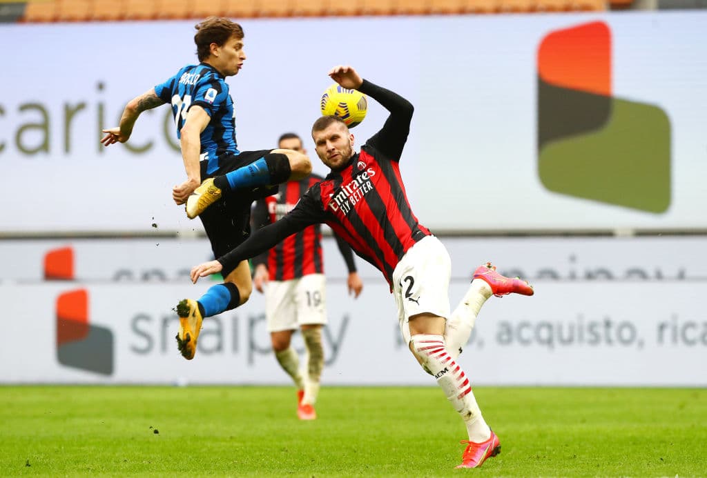 Lautaro Martínez (5’, 57’) salió ‘encendido’ y marcó los primeros dos tantos. Romelu Lukaku (66’) puso la cereza del pastel y anotó el tercero para los visitantes. En sus siguientes compromisos, Milan se medirá a Estrella Roja en la vuelta de dieciseisavos de Final de la Europa League a media semana; Inter recibirá al Genoa en la Serie A.