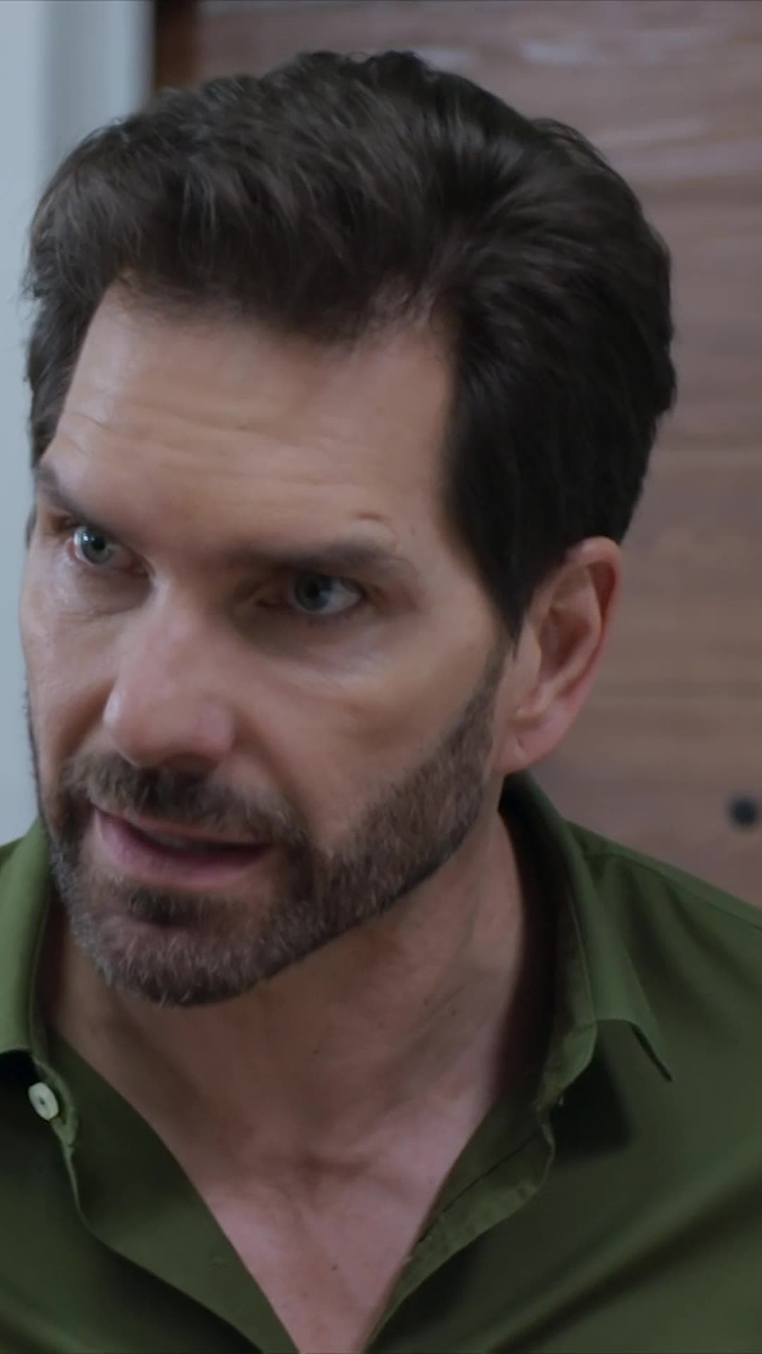 Roberto se muestra molesto con Luciana por todo lo que le está pasando