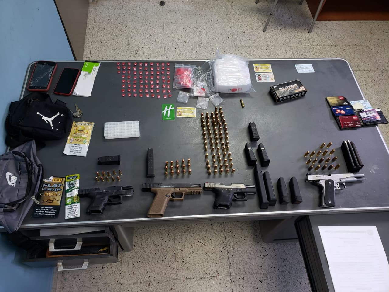 Ocupan drogas y armas tras accidente de tránsito en Hormigueros 