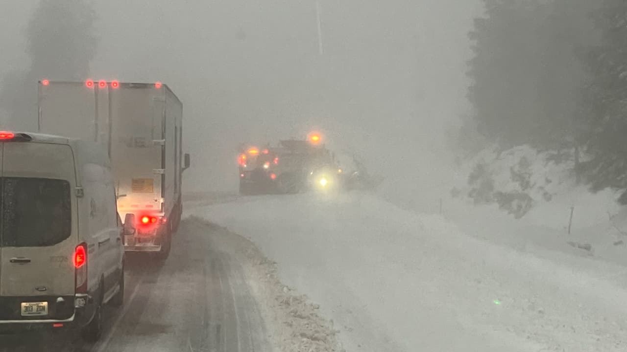 Estas son las carreteras que permanecen cerradas por mal tiempo