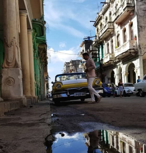 En esta escena el director trató de mostrar la vida cotidiana en un día cualquier de las calles de La Habana.