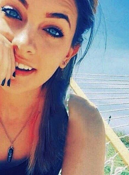 Eso sí, siempre destaca su linda mirada.