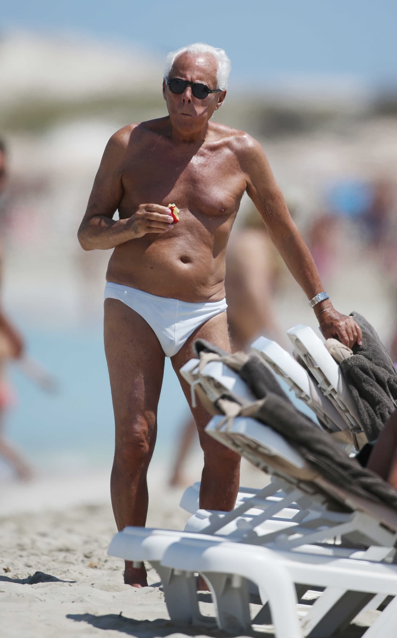 Giorgio Armani en traje de baño