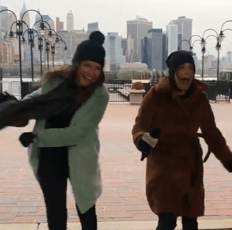 En Despierta América hicieron muchas locuras juntas, desde disfrazarse de quinceañeras, cuando Thalia visitó al set, desfilar vestidas de novias y hasta retarse ante las cámaras en un día helado en Nueva York.