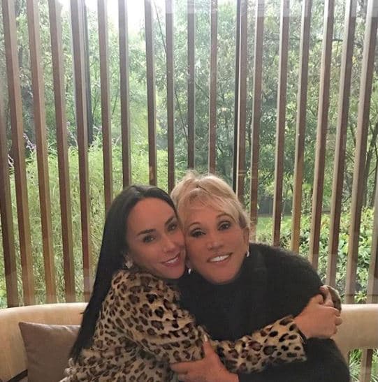 Otra amiga cercana de la conductora es la actriz y cantante Laura León.