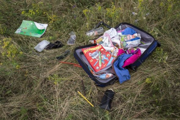 Los servicios de rescate hallaron numerosas maletas.