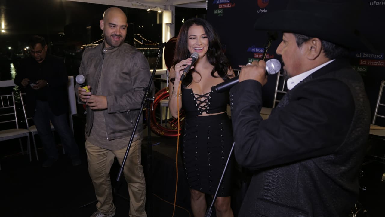 Raúl 'El Pelón', Carla Medrano y El Feo premiaron a sus oyentes con una noche inolvidable al lado de Calibre 50 en un bote privado.
