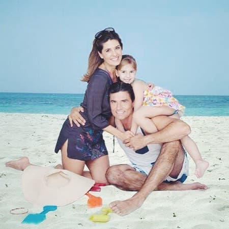 Ana Paula Martínez debutó en la televisión como Alina en 'Mentir para vivir' (2013), telenovela en la que compartió créditos con Mayrín Villanueva, David Zepeda y Diego Olivera.