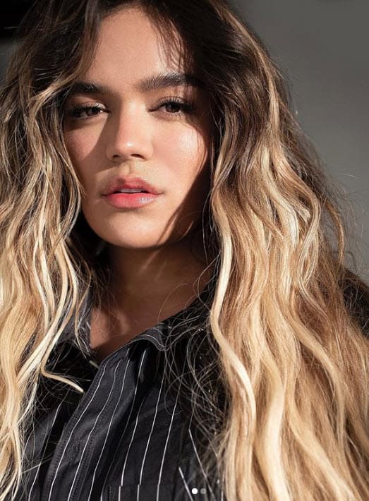 <b><a href="https://www.univision.com/famosos/karol-g-tenia-2-poderosas-razones-para-no-hacer-publico-que-se-contagio-con-covid-19" target="_blank">Karol G </a></b>hizo una transmisión en Instagram el lunes 13 de julio para confirmar que sí batalló contra el virus, luego de especulaciones al respecto. Se calló el diagnóstico porque no quería preocupar a sus papás, que están lejos. El lunes 20 de julio dijo que superó a la enfermedad. 
<br>