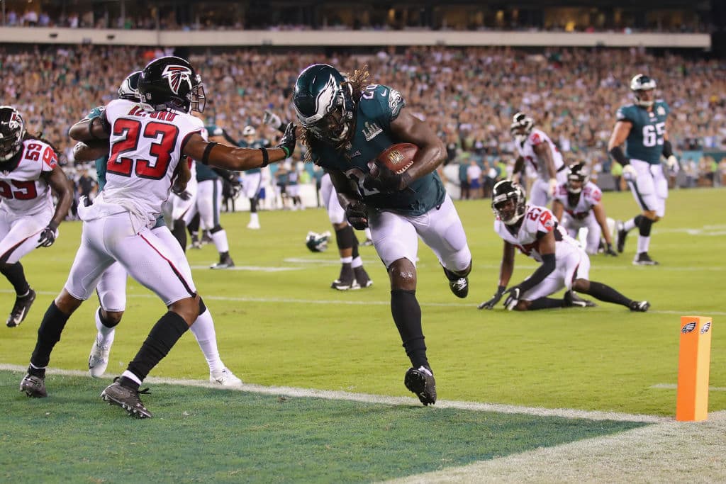 Quedaban 2:19 en el reloj, Ajayi volvió a la carga y con carrera de 11 yardas anotó su segundo touchdown y puso adelante 16-12 a Filadelfia y más tarde haría la conversión de dos puntos para el 18-12.