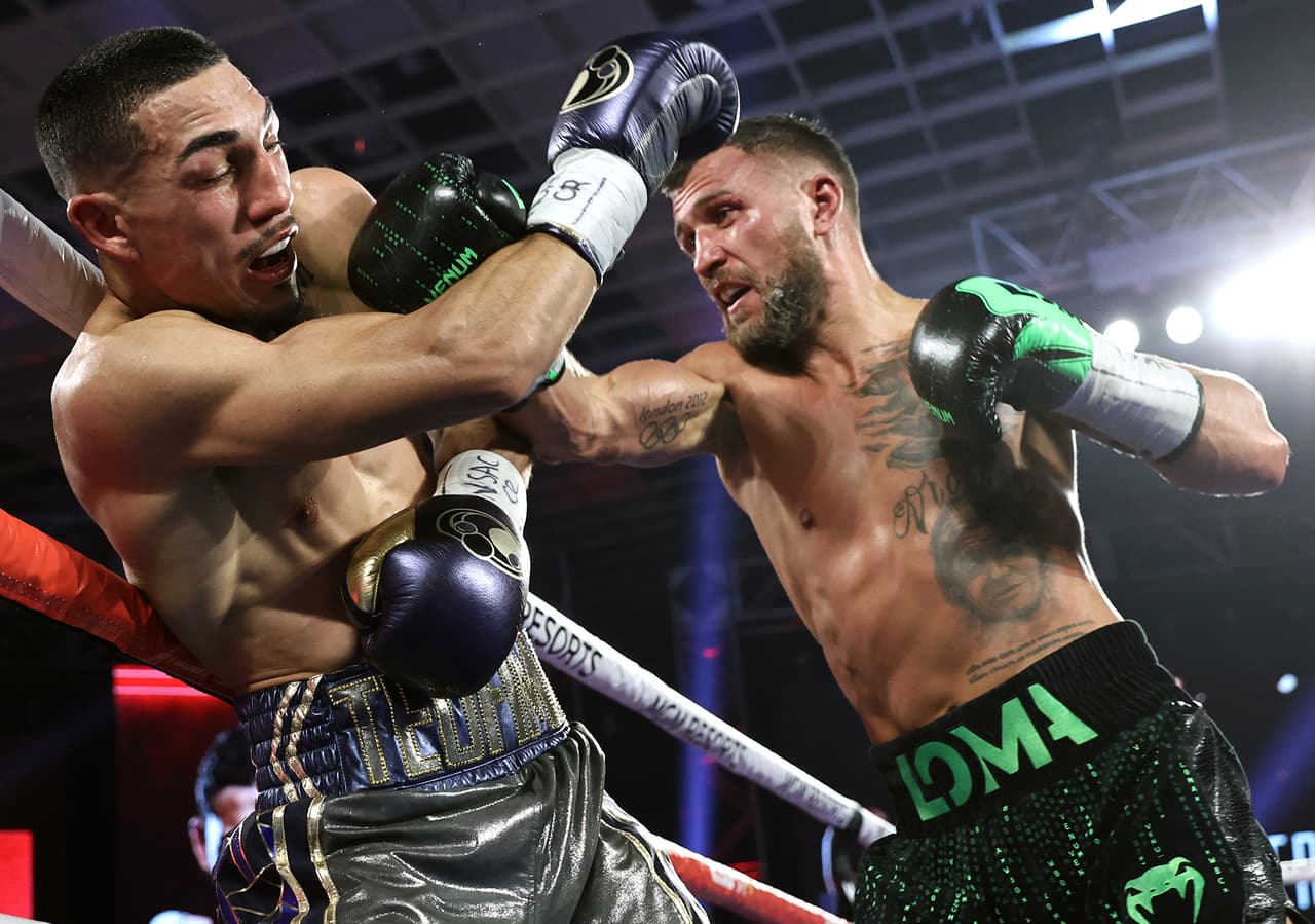 Ya en el decimoprimer asalto, parecía que a Teófimo López se le escapaba la pelea.