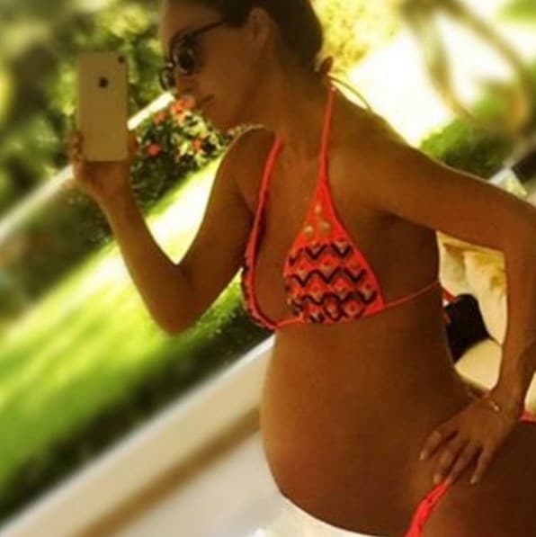 El pasado 17 de enero, a sus 33 años, 
<b>Anahí</b> se convirtió en mamá y así mostró su linda pancita de embararazada en redes sociales.