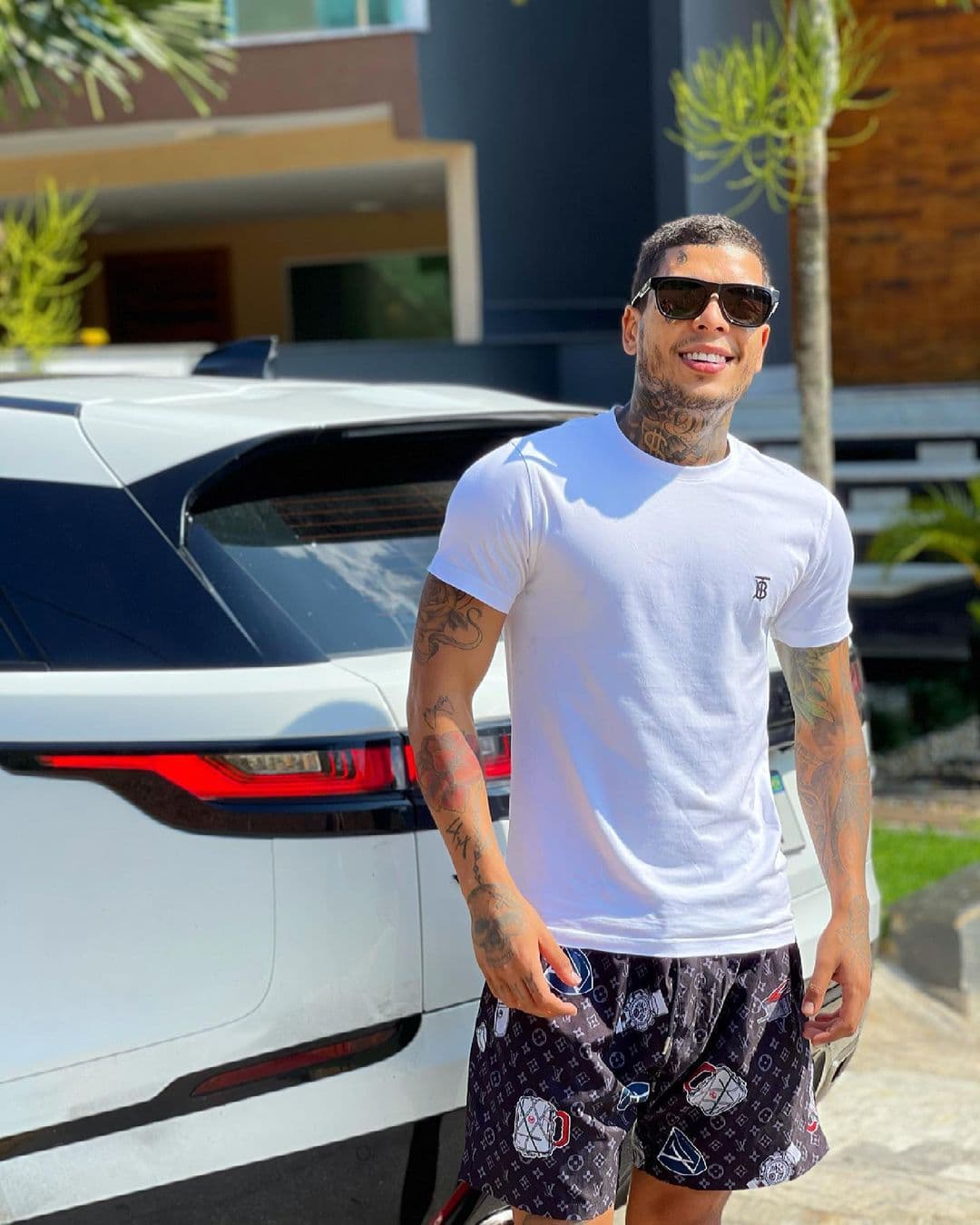 También tenía hematomas en un ojo y la cabeza hinchada.
<br>